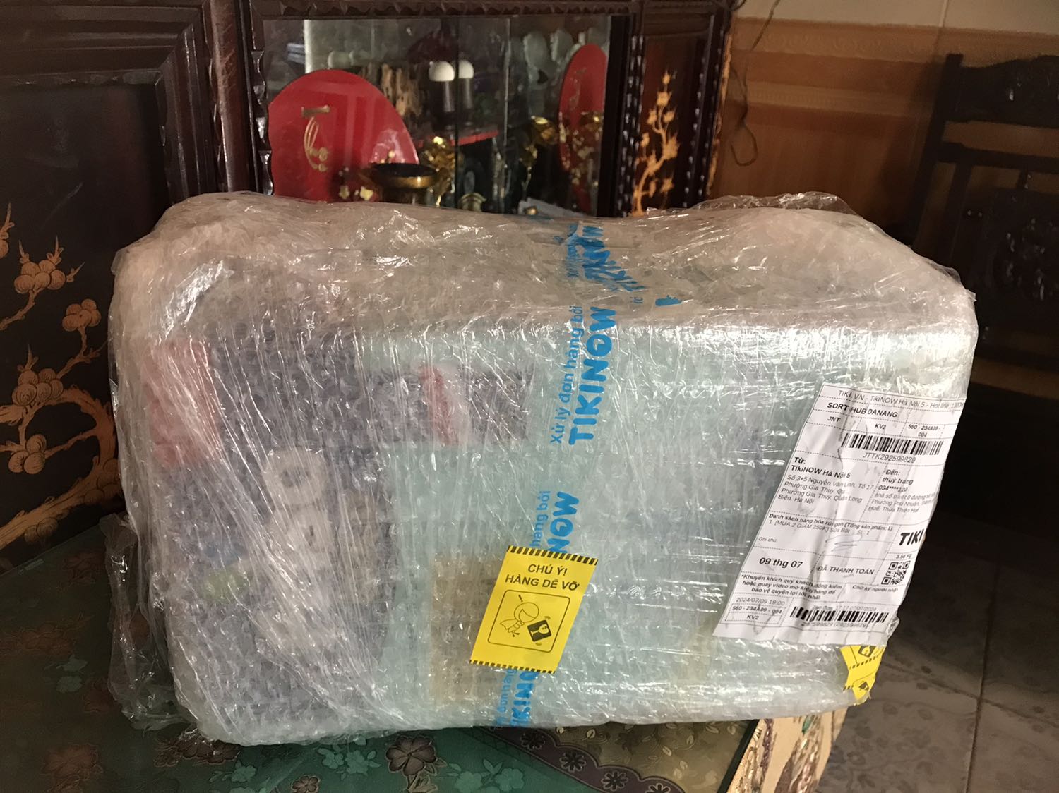 Hương vị ngon , thơm. 
Đóng gói sản phẩm lần mua này không đóng trong thùng giấy , chỉ bọc mỗi bọc chống shock như này thì thấy ko cẩn thận.
Hy vọng tiki chú ý khâu đóng gói cho lần giao hàng sau