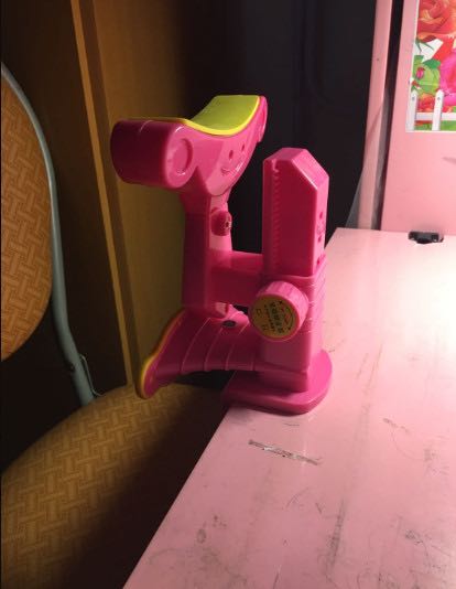 Rất hiệu quả, bé vào dáng chuẩn khi ngồi học nhé, có cái núm xoay giúp thay đổi độ cao rất linh hoạt.