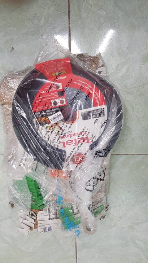 Giao hàng nhanh, chảo đẹp nhưng bị méo. Vẫn lựa chọn tin tưởng shop mà đôi sp khác hy vọng shop đóng gói cẩn thận để k xảy ra trg hợp tương tự