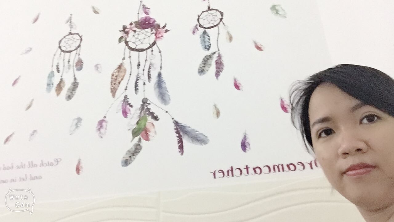 Dán lên rất đẹp...! Bạn bè hỏi và đã giới thiệu trên Tiki bán! Tuy nhiên dán lên có vài chỗ cứ bung ra...! Phải vuốy dính nước lên mới bám lâu