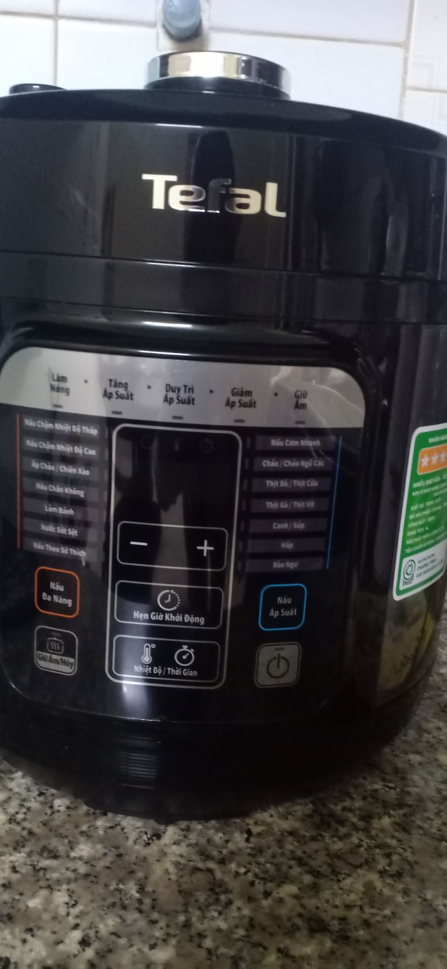 nồi xịn,chắc tay,dày,ấn tượng rất thích,nấu thử canh củ sen + xương( chưa rả đông,k trần qua nước luôn ) nước cũng trong,nấu 20p thịt mềm k nát,củ sen vừa ăn k nát,tưởng rút nước nên đổ nhìu ai dè k nha,xả van thủ công,k bit nút nào để xả tự động
túm lại là ngon nha,lần sau mua cho mẹ .cám ơn shop nhé tư vấn nhiệt tình 11-12h khuya cũng còn rep luôn