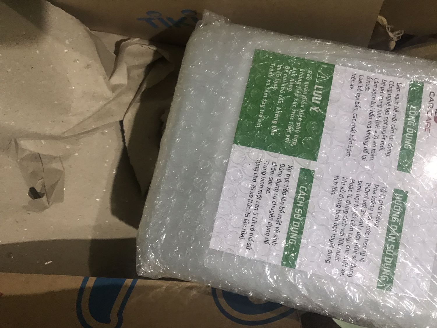 ưng ý, giống mô tả, nhưng màu hơi nhạt hơn một tý so với ảnh trên tiki. Đóng gói cẩn thận rõ ràng, không bị móp mặc dù vận chuyên khá xa. Nhìn nhận là khá ok.