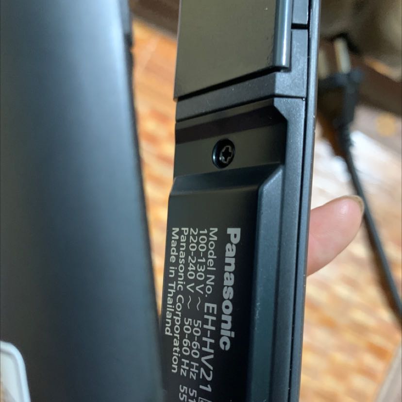 Dây dài nóng nhanh, kéo tóc rất êm và thẳng lại còn được mua giá hời nữa mọi người nên mua nhé sản phẩm rất tốt