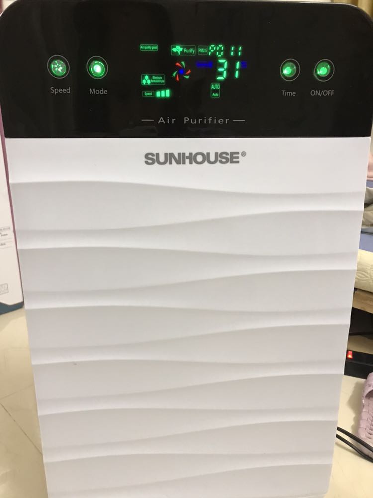 Máy chạy rất êm, lọc không khí tốt, cảm ứng nhạy và có hiện chỉ số chất lượng không khí theo AQI nhạy. Tuy nhiên lúc mua mình không để ý diện tích phòng nên muốn đổi sang loại khác. Nên thanh lý lại cho bạn nào có nhu cầu với giá 800k freeship nội thành HCM. Mình ở Q10, *** ***.