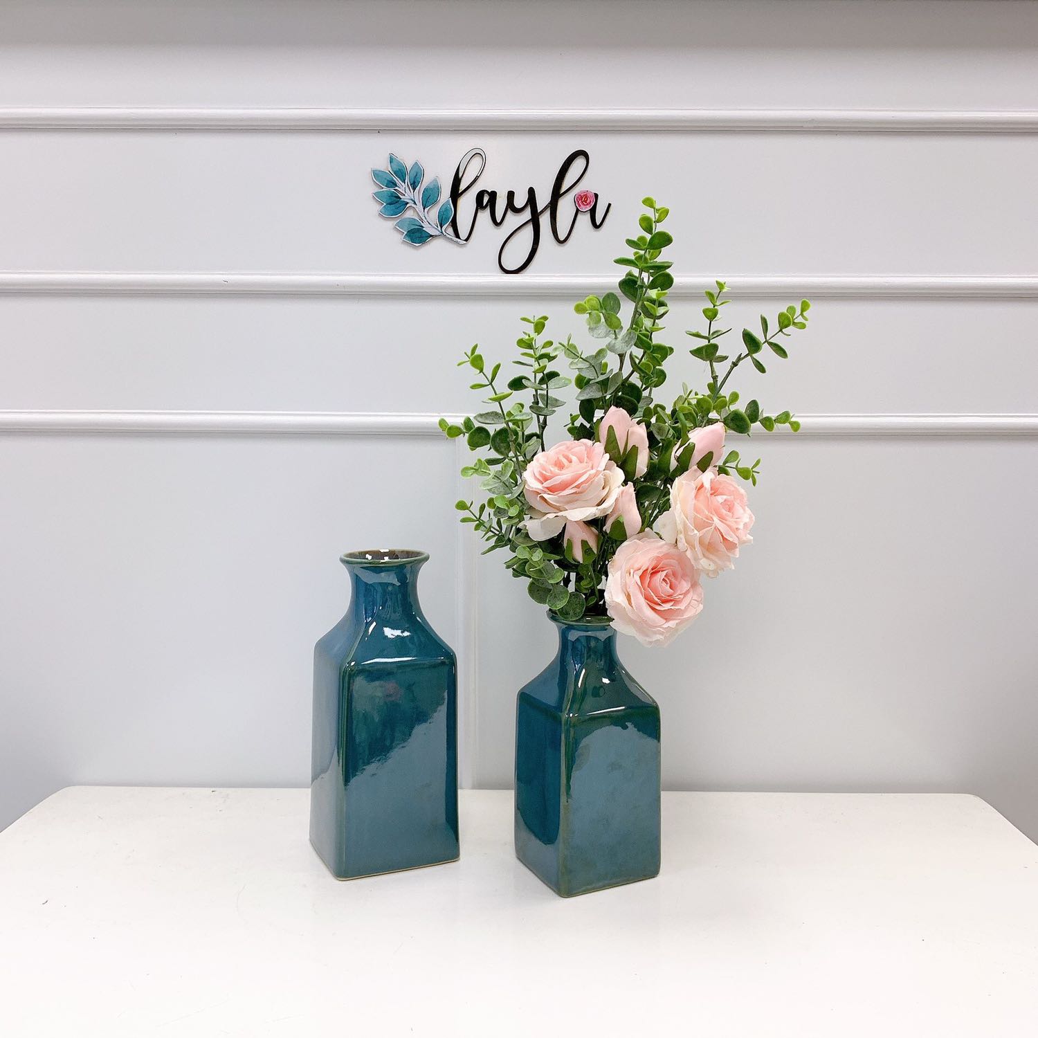 Mình đã mua 1 lọ trước đó, dùng rất ok, bây giờ mua thêm 2 lọ để tặng nhưng 1 lọ dùng được 1 lọ đổi tới đổi lui vẫn lỗi :( chán ghê hàng không đồng đều lắm. Cái bị lỗi ko vào khớp còn kêu cót cét. Được cái thích Tiki về khoản xử lý với khách hàng. Có điều thu hồi giao lại hơi lâu