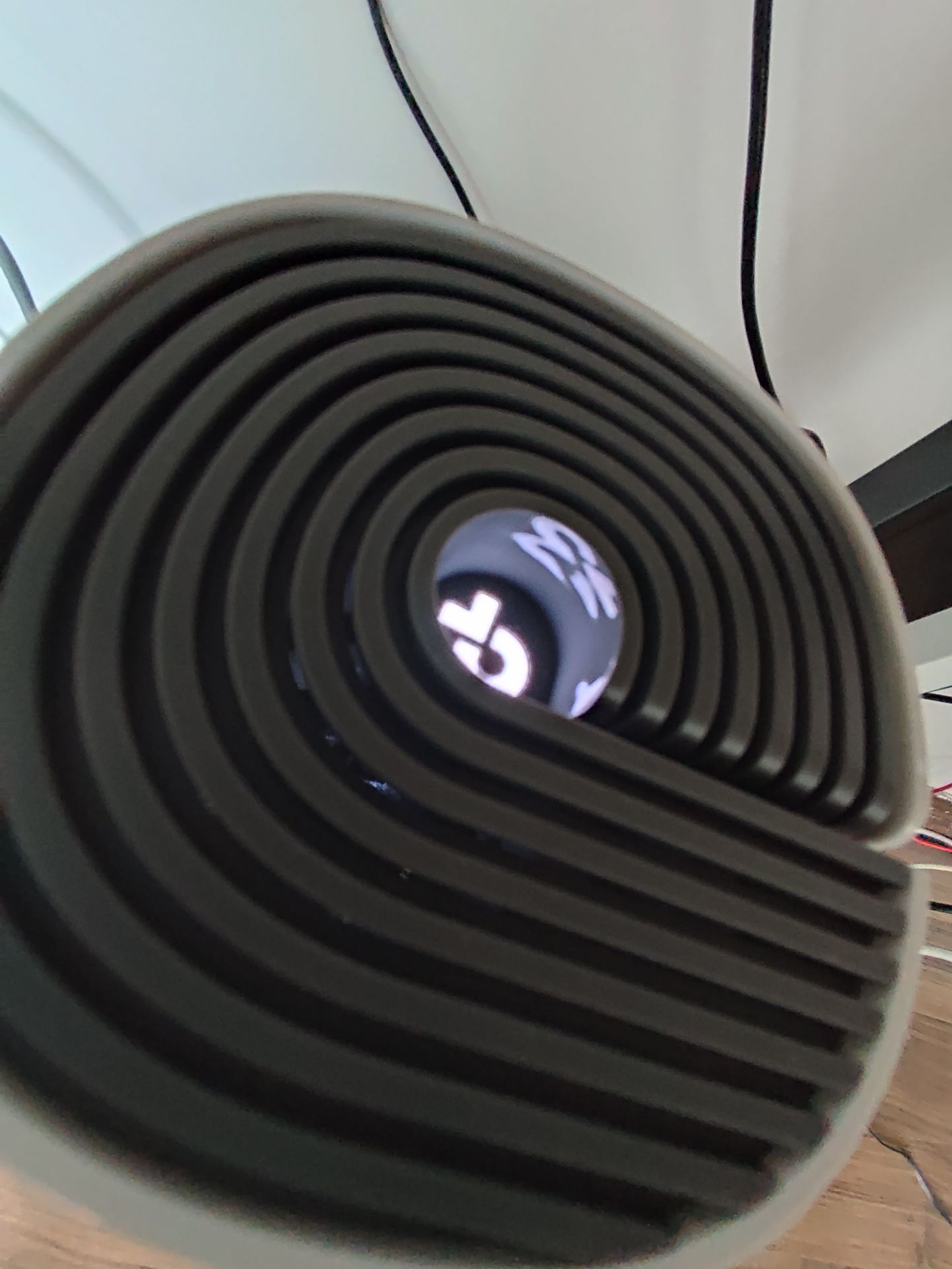 Sản phẩm tốt giao nhanh
tạo mạng mesh mới để link từng cục với nhau, sóng ổn định và chuyển vùng mượt
có app DECO thân thiện, dễ tùy chỉnh.
Đèn trên mỗi cục có thể hẹn giờ tắt, bộ sp có 3 cục mesh 3 cục nguồn nhưng cho 1 LAN dẹt nên hơi khó chịu.