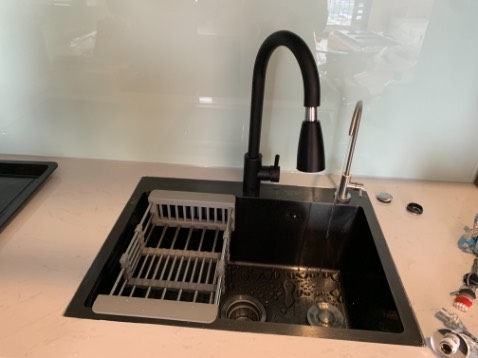 nhân viên nhiệt tình tận nơi lắp đặt, giao hàng nhanh gọn, máy chạy ổn, nước sạch, vote cho shop 5 sao.