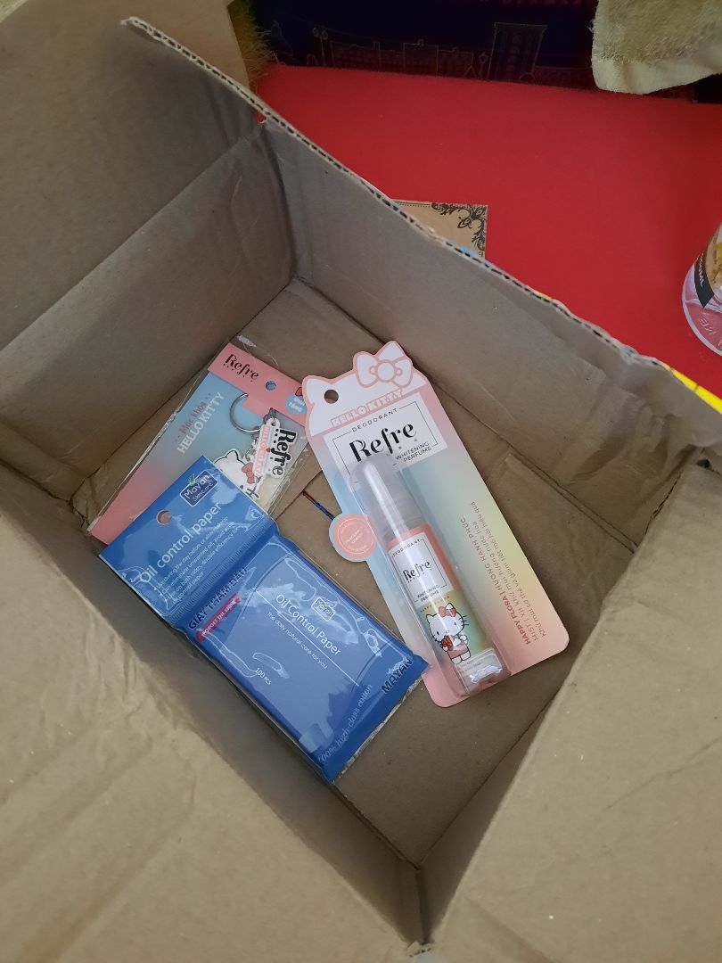 Mình không cần biết là do bên vận chuyển hay tại shop đóng gói cẩu thả mà nhận được cái hộp là móp méo tận bên trong.!! Shop nên xem lại cách đóng gói, không hề có một miếng bọc chống sốc hay mút để chiêm vào gì cả, rất tệ.!!