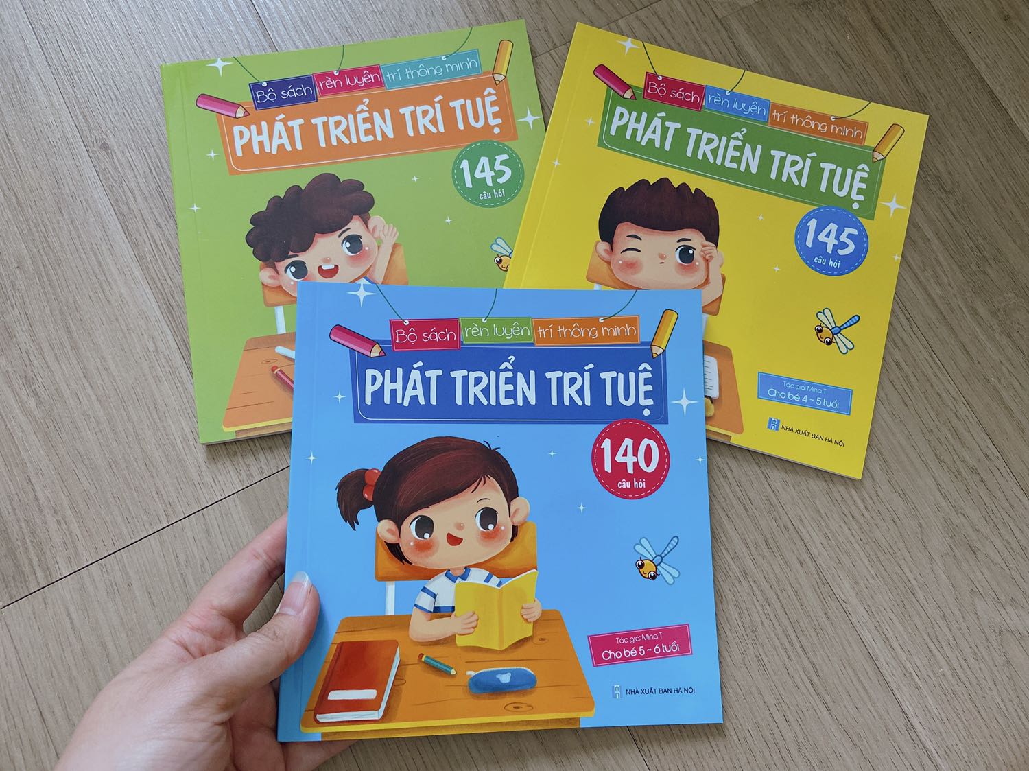 Sách in sắc nét, nhiều câu hỏi thú vị. Con mình rất hợp tác khi dc mẹ đọc và hỏi nội dung có trong sách.