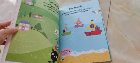 Sách khá đơn giản phù hợp dạy cho bé làm quen với bút và vẽ theo nét. Hình ảnh minh họa đẹp, thu hút.
