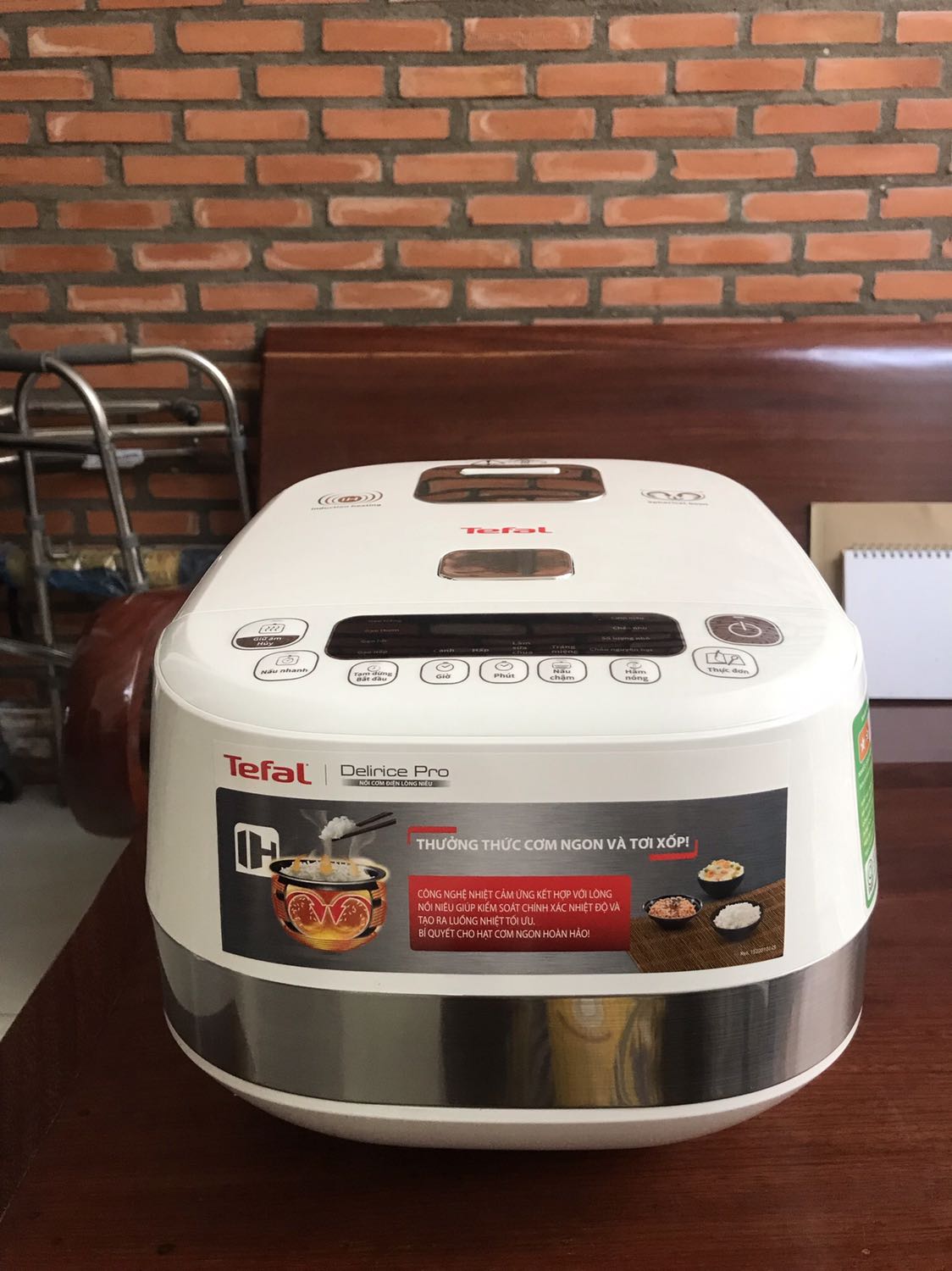 Mình đã nhận hàng, rất hài lòng. Sản phẩm đẹp, mới, đầy đủ chi tiết, về phần nhìn rất chất lượng. Cơm nấu thử rất ngon, nhưng hơi confuse vì lúc mới căm nấu cứ thấy nồi lúc kêu lúc ngừng, làm mình tưởng bị lỗi. Mình nghĩ nhà sản xuất nên note về khoản này để khách mua ko bị lă tăn.