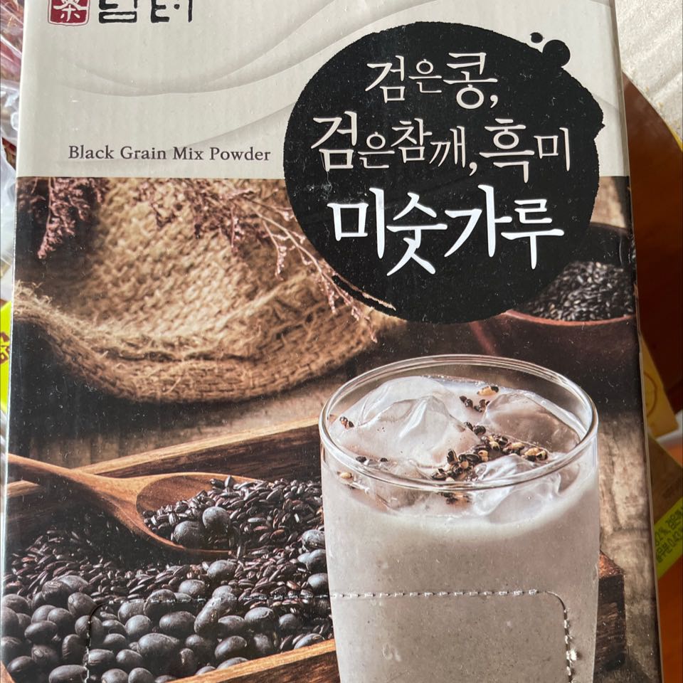 Đã giao hàng cho tôi không đúng hàng tôi đã đặt, bây giờ tôi muốn trả đổi lại hàng! Hàng tôi đặt là mè đen, chứ không phải hộp màu xanh này.