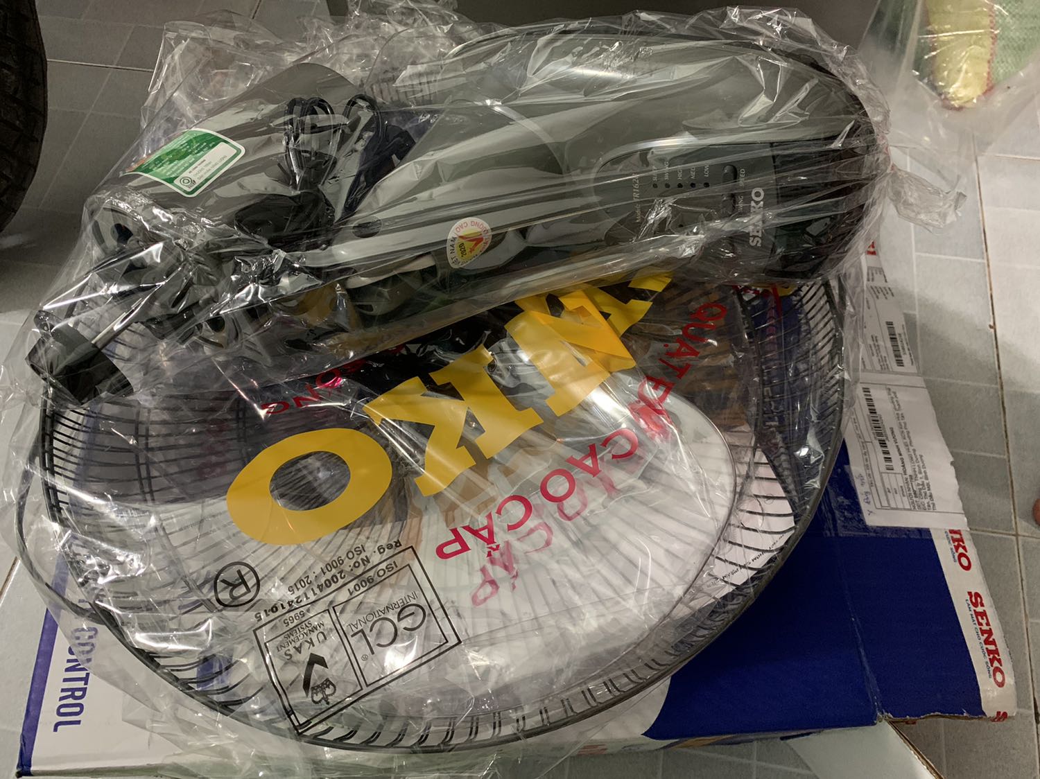 Quạt đúng chất lượng, chỉ là mỗi tội giao hàng có trễ hơn dự kiến đến 5 ngày, quạt chạy êm không ồn mấy. Mới đầu thì ok để dùng thêm thời gian nữa xem sao Quạt đúng chất lượng, chỉ là mỗi tội giao hàng có trễ hơn dự kiến đến 5 ngày, quạt chạy êm không ồn mấy. Mới đầu thì ok để dùng thêm thời gian nữa xem sao