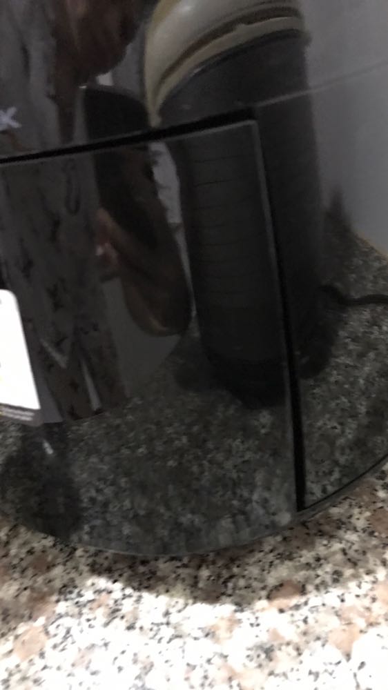 Tiki giao hàng chỉ bọc bằng lớp nilong bên ngoài , khi vận chuyển dẫn đến móp thùng ( không hài lòng về khâu đóng gói sản phẩm). Sản phẩm bị trầy nhiều chỗ. Có lẻ hàng sale giảm giá nên là hàng cũ kém chất lượng? Kém tin tế.

Sử dụng nồi chiên được 1 tuần, lồng nồi đóng vào không được khít. Đẩy lồng vào nồi chiên không được trơn tru. Tôi yêu cầu tiki có hướng giait quyết giúp tôi.