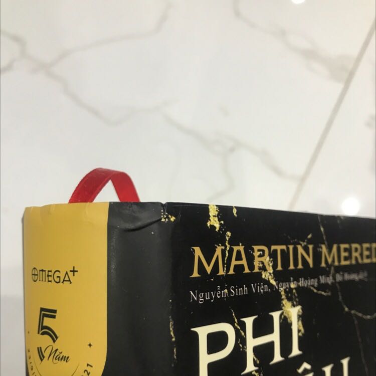 Giao hàng nhanh. Tác phẩm khủng. Tuy nhiên tiki cần cải thiện phần đóng hộp. Hộp rách tan nát. Thấy bên fahasa đóng gói cẩn thận. Có cả túi chống shock.
