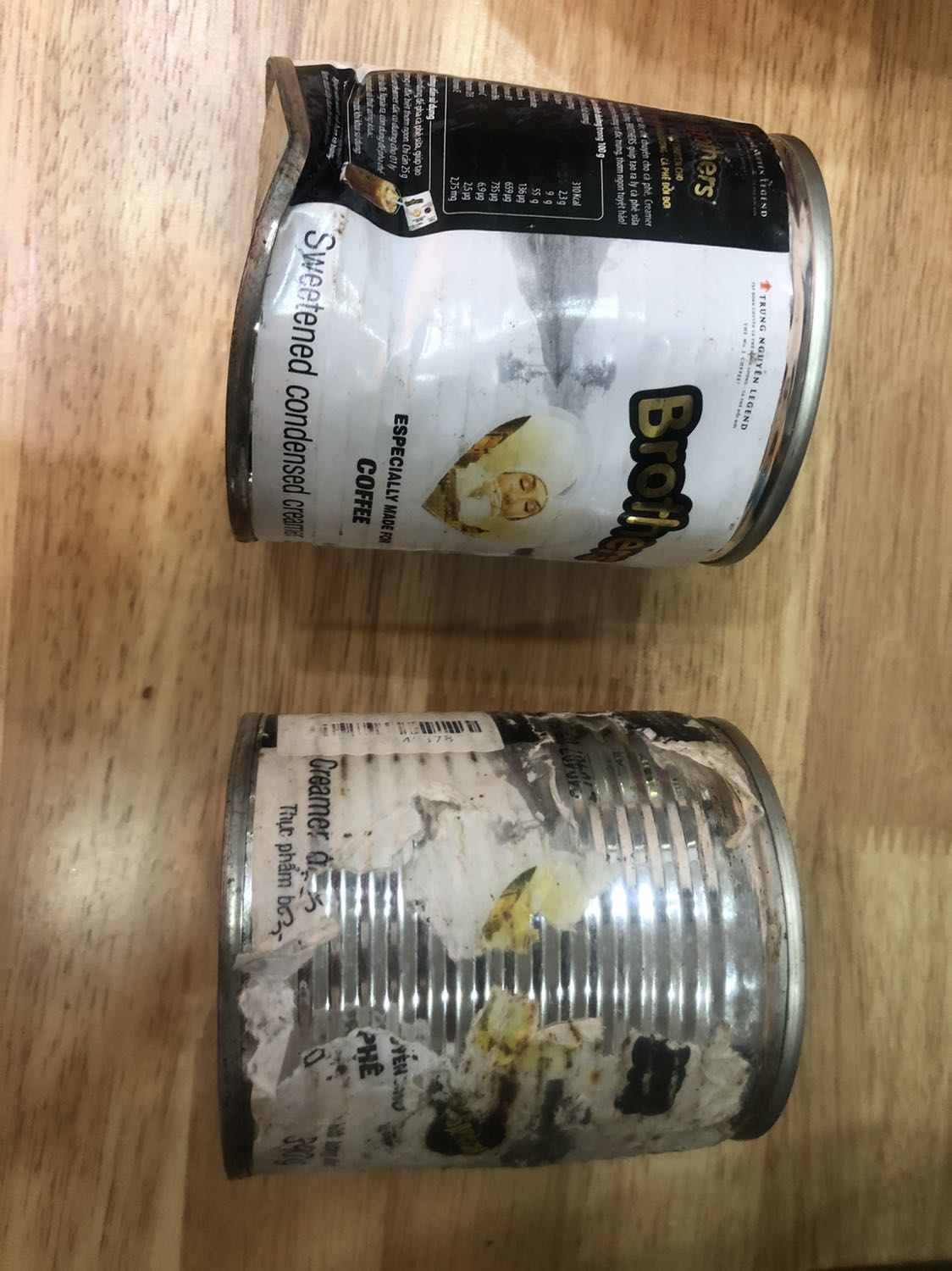 Tất cả hàng giao đều bịp móp nặng, vỏ hộp cũ , rỉ xét, ẩm mốc gióng như hàng để trong thùng rác lấy ra bán cho khách. Mùa dịch khi nhận hàng ko thể mở ra kiểm tra liền vì phải xịt khuẩn , để bên ngoài 1h mới mở thùng ra kt . Nhìn các hộp sữa mà thấy thất vọng nặng nề . Tất cả hàng giao đều bịp móp nặng, vỏ hộp cũ , rỉ xét, ẩm mốc gióng như hàng để trong thùng rác lấy ra bán cho khách. Mùa dịch khi nhận hàng ko thể mở ra kiểm tra liền vì phải xịt khuẩn , để bên ngoài 1h mới mở thùng ra kt . Nhìn các hộp sữa mà thấy thất vọng nặng nề .