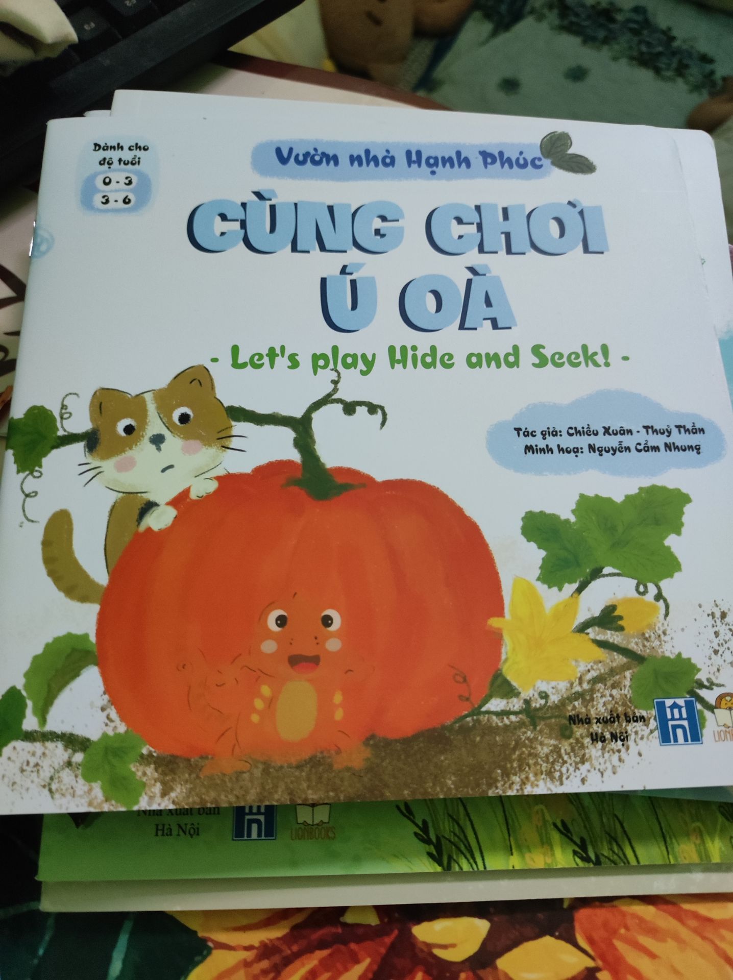 sách hình ảnh và màu sắc đẹp, nội dung ngắn gọn phù hợp với bé, giấy đẹp mà không biết sẽ bị em bé xé khi nào đây 😁