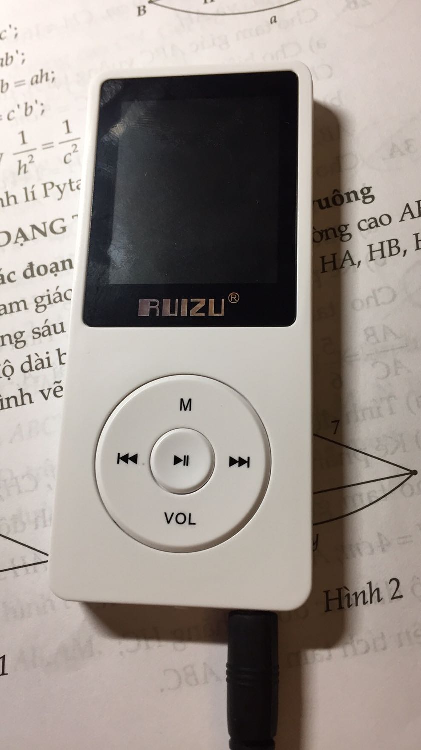 Dùng rất ổn nhé, thấy dùng từ nhạc đến radio đều tốt cả, dùng được tầm 8h vẫn còn nhiều pin nhưng cứ sạc cho đầy. 5 sao cho shop