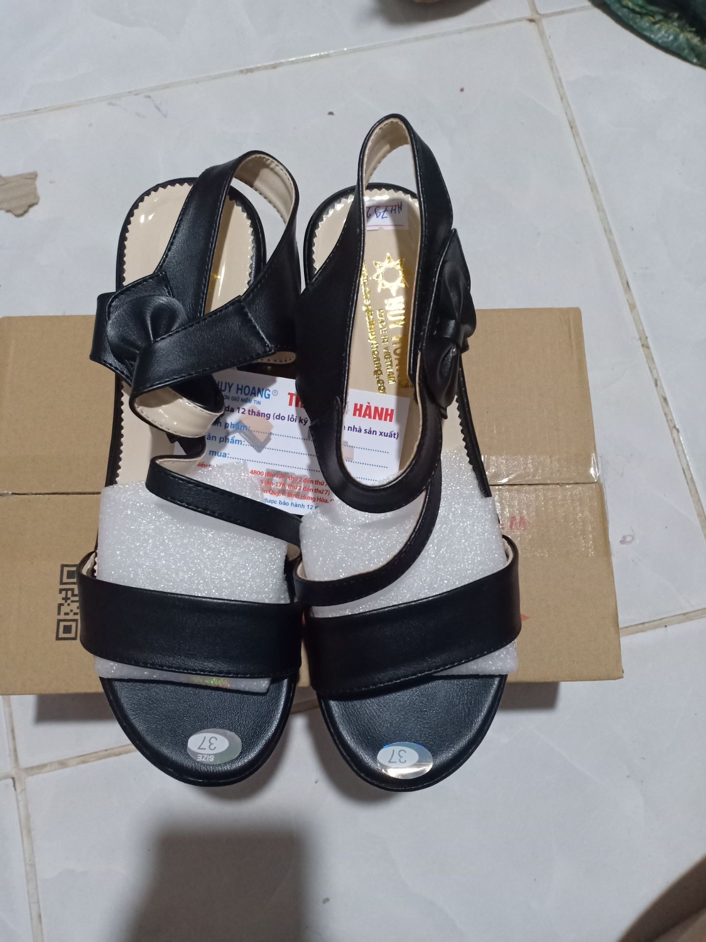 giày sandal nữ rất đẹp và rất dễ thương nhìn thấy rất sang trọng da mềm mại