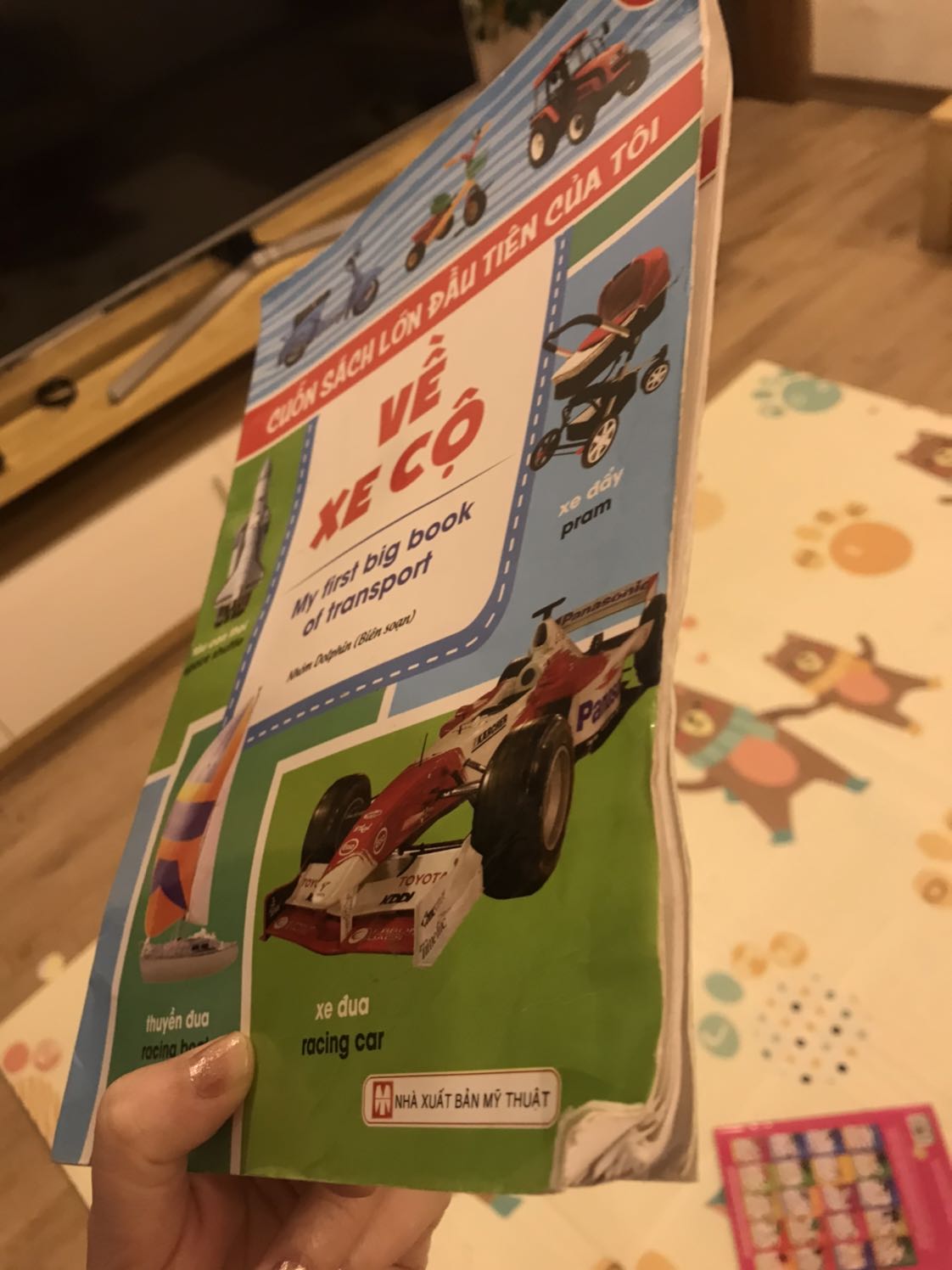 Lần đầu tiên ko hài lòng về sp của tiki. Mình vừa nhận đc sách sáng nay. Sách nát bươm, nhàu nhĩ, cũ rách! Ko hiểu sao tiki có thể bán 1 sp tệ đến như vậy!!!