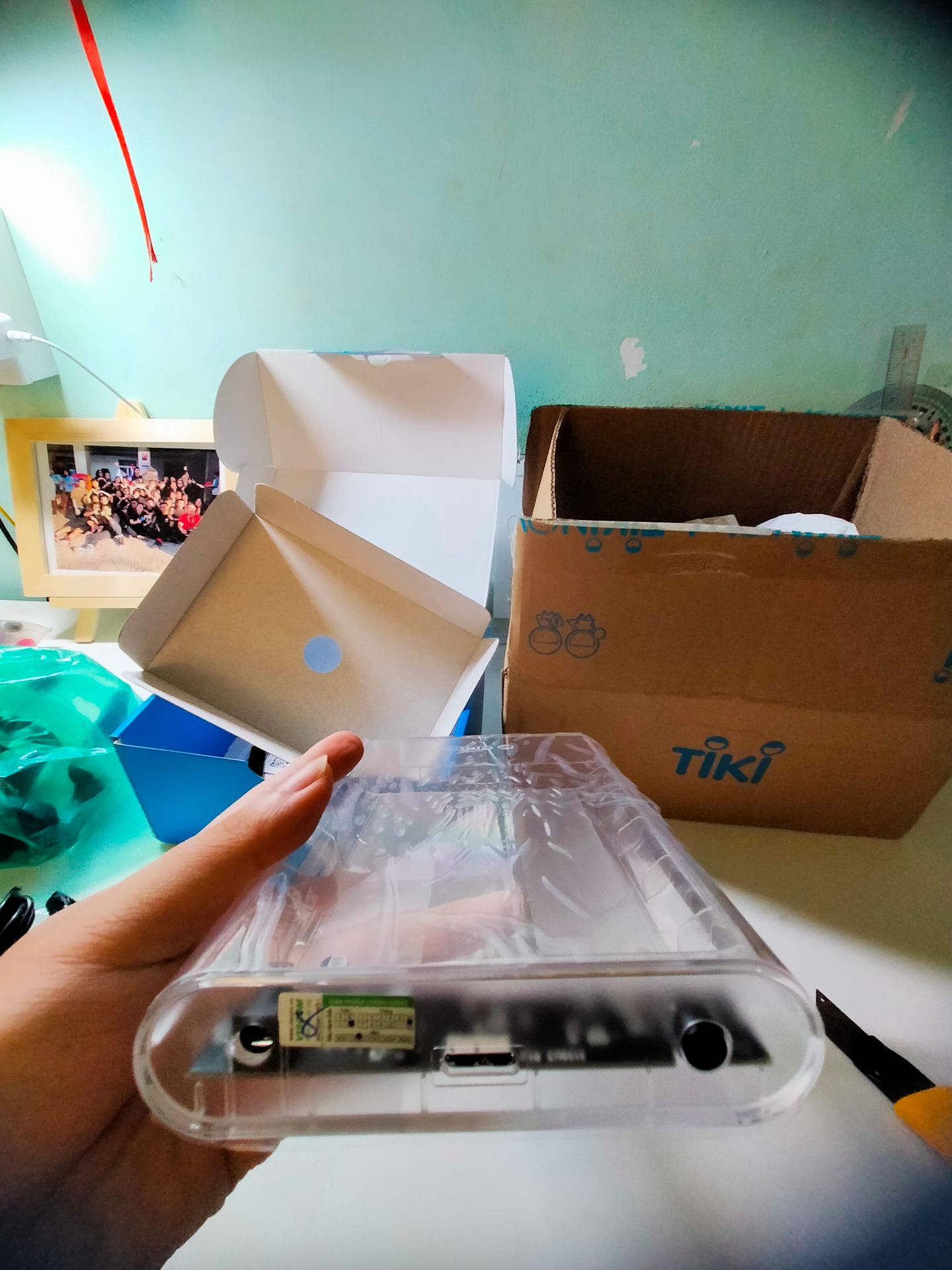 Sản phẩm khá là ok, có hộp của nhà sản xuất, tem nhà phân phối đàng hoàng. Sản phẩm mới hoàn toàn, rất đẹp, gắn vô rất chắc chắn, đọc dữ liệu rất tốt. Hoàn toàn xứng đáng với số tiền bỏ ra.