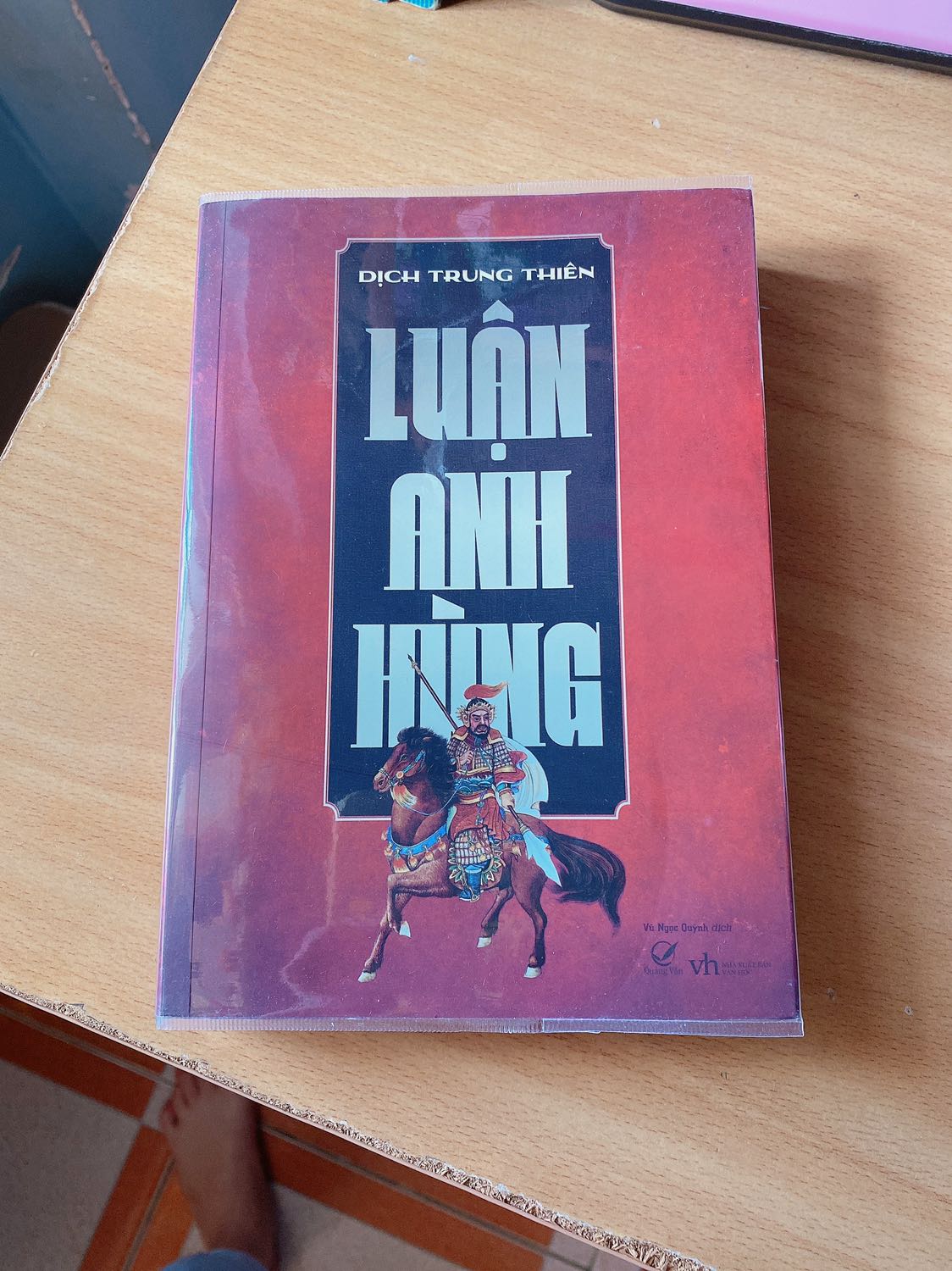 Đọc từ hồi sinh viên, sau bị mất nên nay tái bản mới mua lại được. Sách rất hay. Tiki giao nhanh hơn dự kiến.