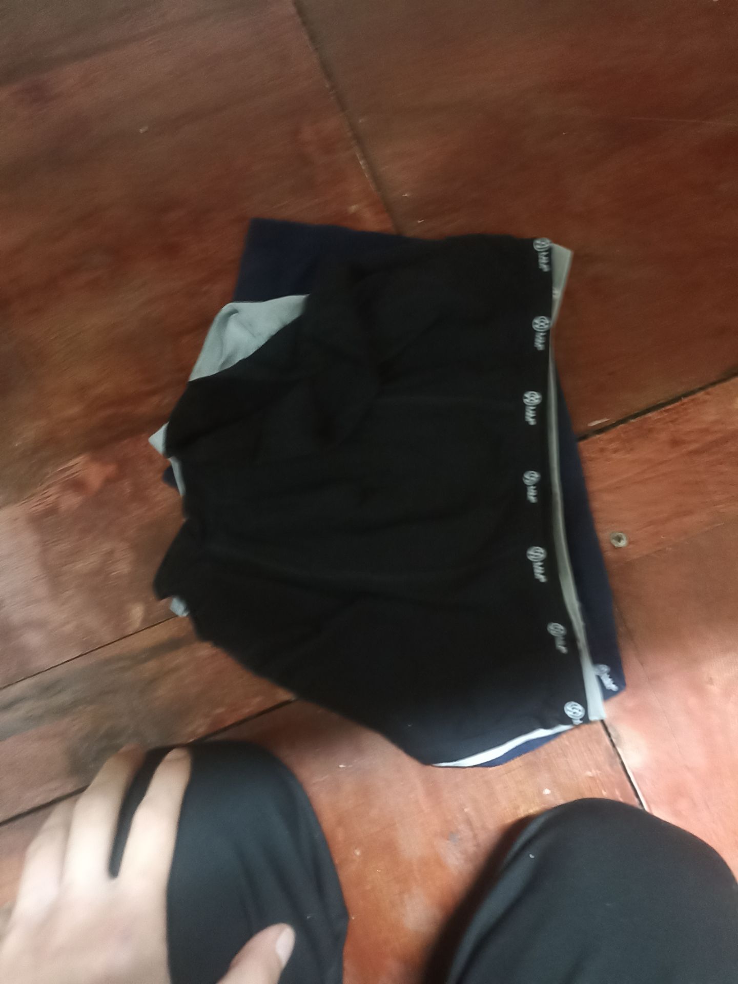 Kiểu dáng, thiết kế đẹp.Chất liệu vải mềm mịn, thấm hút mồ hôi tốt và thoáng mát