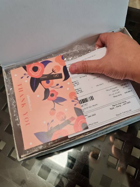 Giao hàng chuyên nghiệp, nhanh. đóng gói đẹp. Nhìn rất sang. Để dùng thử xem sao