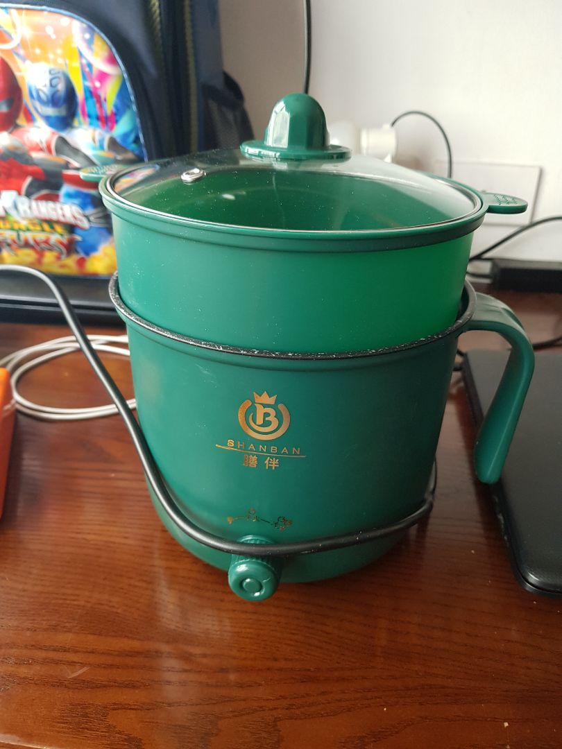 bực ghê người. mua ngay cái nồi bị lỗi. cắm điện 30 phút mà ko nóng một bát nước. mình đã nt shop và gọi tiki mà chế độ đổi trả của tiki hà nội làm cực lâu luôn. ở hải phòng giải quyết vẫn nhanh hơn, ngay cả vấn đề gửi email cũng thấy hn quá lâu. mình đang đợi nhân viên gọi thu hồi sản phẩm lại đây. mà lâu quá trời.. .. ( sau khi đổi trả lấy sản phẩm khác thì rất hài lòng, shop cũng tận tình. chắc sản phẩm khác lỗi là do nhà sản xuất. nên cũng không thể trách tiki hay shop được).