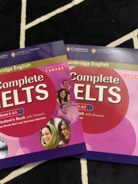 Sách chất lượng dễ nhìn lắm ạ, nhưng mình mua nhầm B1 thành B2. Mình pass lại cả 2 quyển student book và workbook với 70% giá nhé. Ai có nhu cầu nhắn, gọi số zalo ***