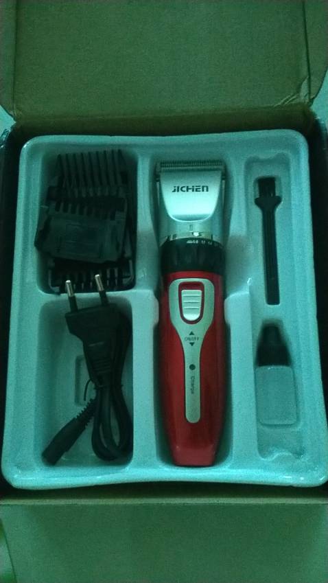 Tông đơ có kèm lược, chổi vệ sinh, dầu tra. Dùng thử thấy tốt. Giá hợp lý.