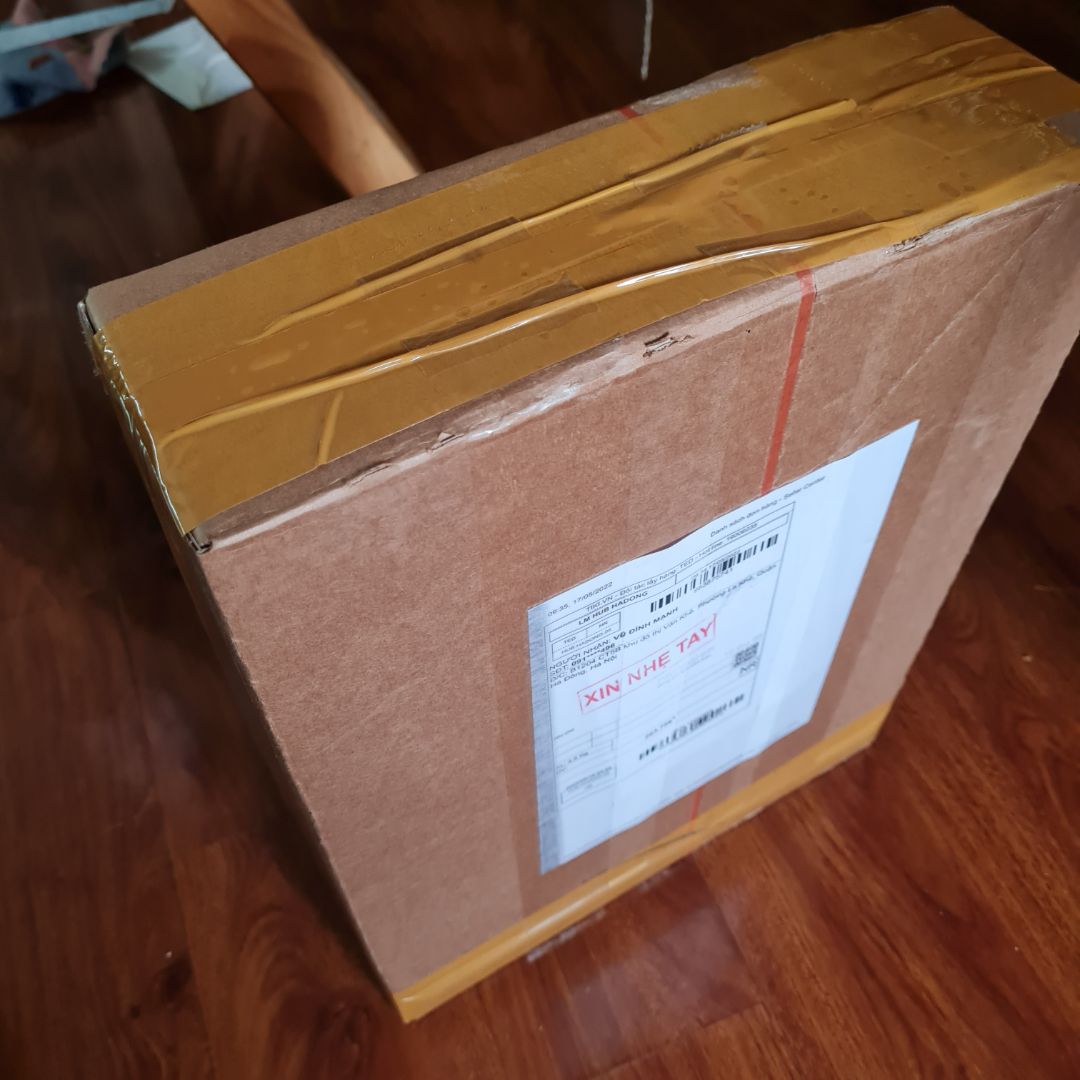 Không có thông tin về nhà nhập khẩu và phân phối. Không rõ hàng thật hay hàng nhái. Tiki cần tăng khả năng kiểm soát hàng hóa