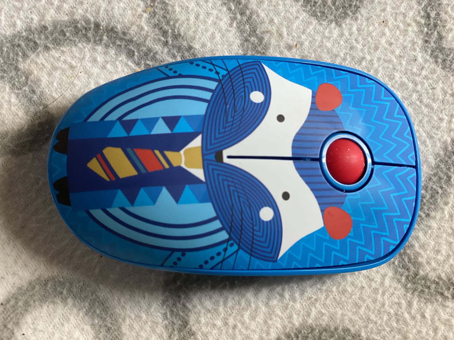 The mouse is super cute, got it within 2 hours with TikiFast. It’s quiet click and the 2nd one of the same kind I have bought. Color is vibrant and fun