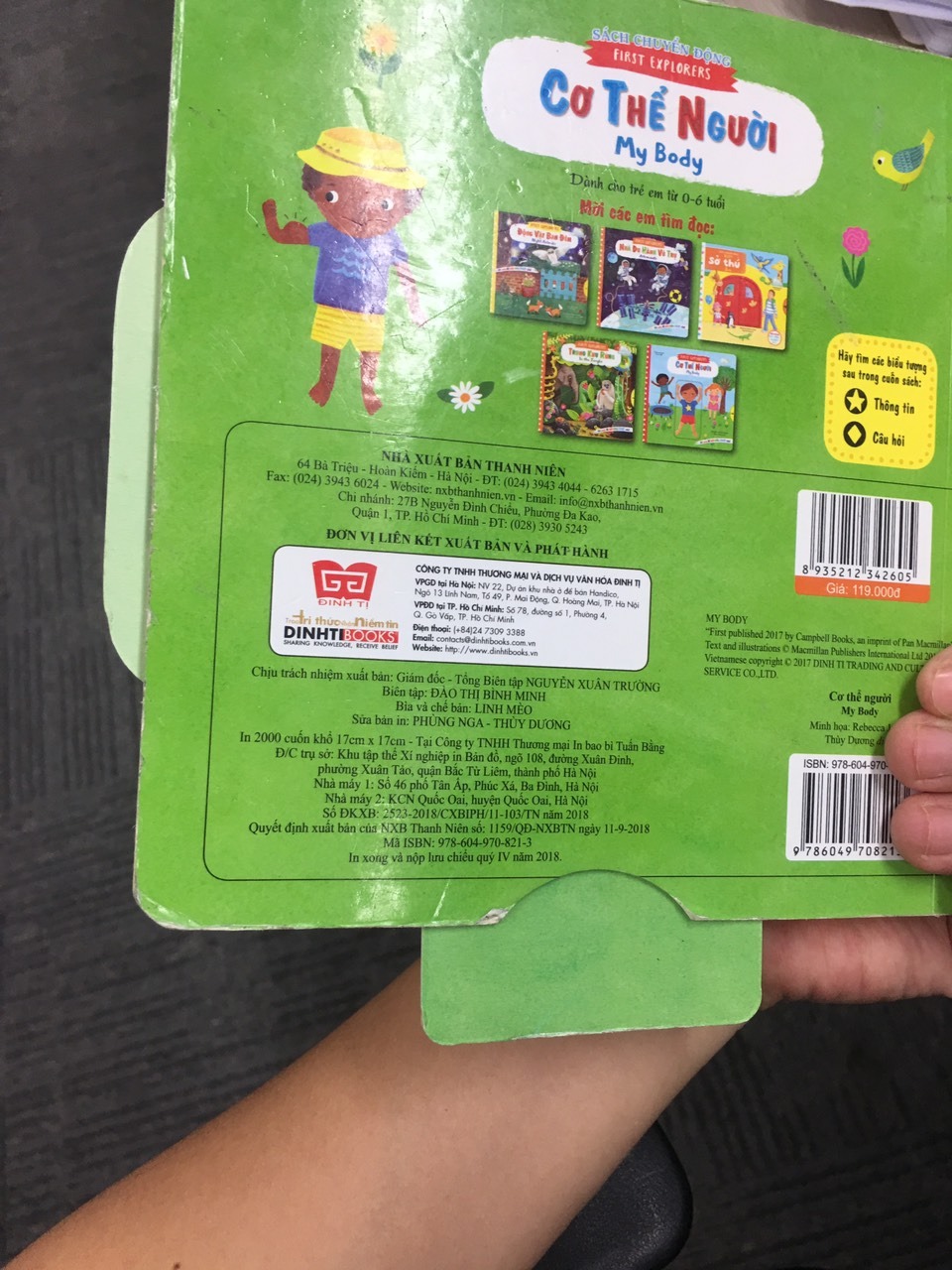 Tôi đã 02 lần gọi điện cho Tiki yêu cầu đổi hàng, bên tiki nói tầm 2-3 ngày sẽ có nhân viên tới lấy và đổi cho tôi.
Vậy mà gần 10 ngày thôi. tôi ko thấy một cuộc gọi lấy hàng về nào của tiki.
Mong các bạn xem xét lại. Tôi mua hàng tiki rất nhiều, nhưng đây là lần đầu nhận được 1 quyển sách nó tệ đến thế, cực kỳ bẩn và rách.