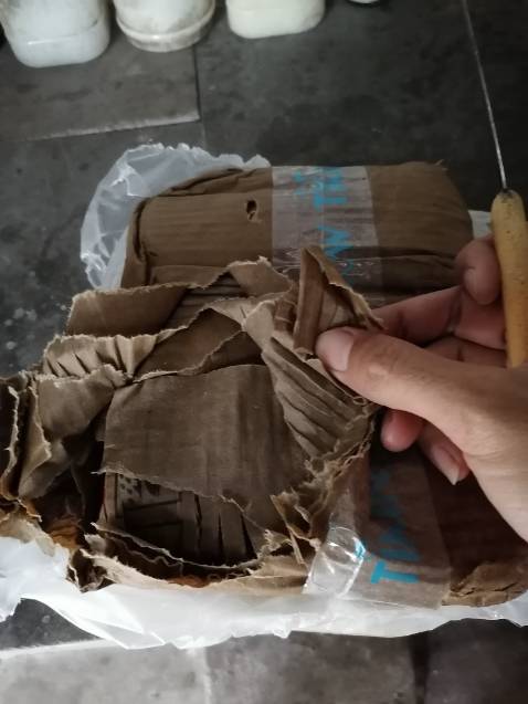 Bia thì ok mà quà khuyến mãi thêm 6 *** coca zero sugar bên VTP quăng vật bể hết 1 ***, rồi họ lấy ny*** gói thêm 1 lớp bên ngoài, bỏ vô hộp sữa Abbott làm ăn chả ra gì.