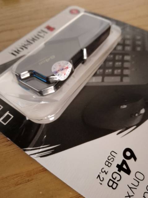 shop *** đảo nhé các bạn. đặt mua 3.2, lúc giao thì đã bị cắt vỏ và sản phẩm là 3.0.
Không đáng bao tiền nhưng làm ăn vậy thì liệu có bền không.
Ghét nhất là làm ăn kiểu *** lọc , gian thương.