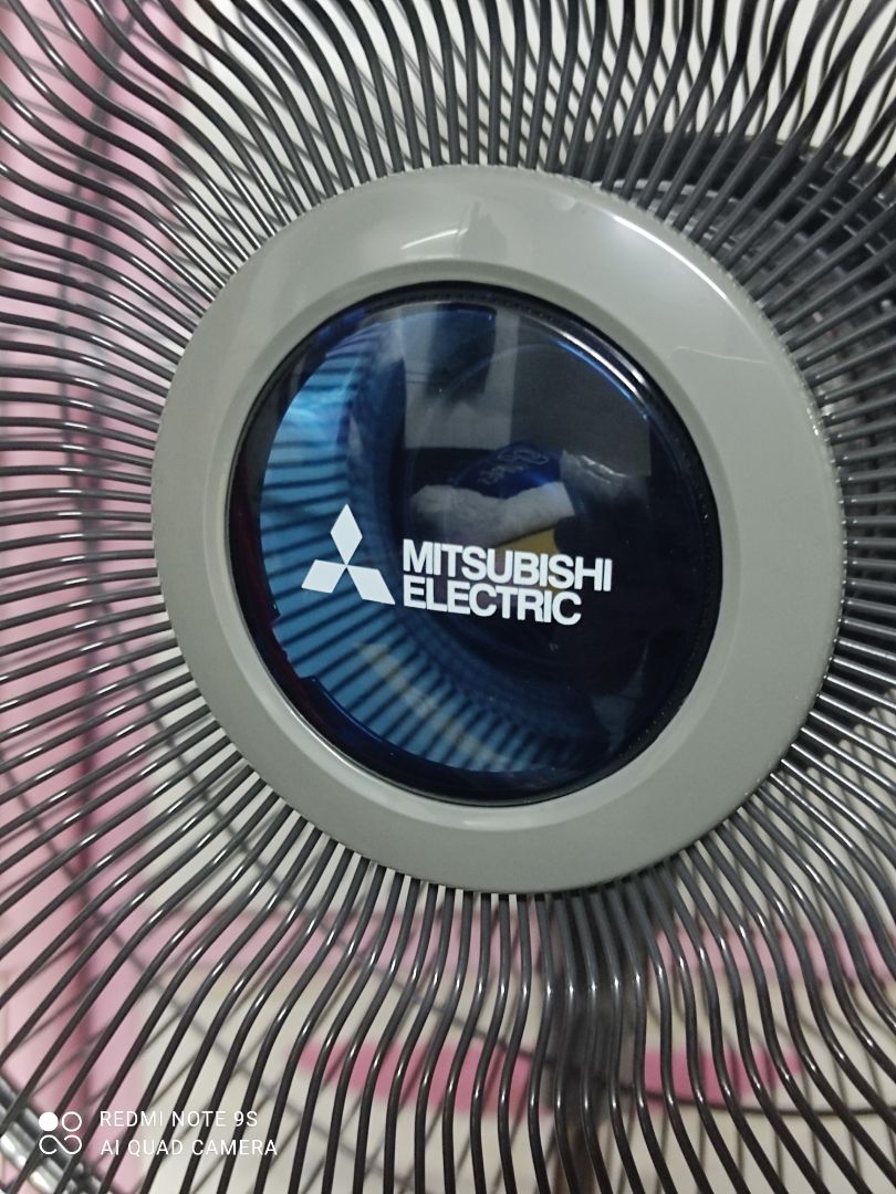 Mình cực kì hài lòng về sản phẩm, sản phẩm chính hãng và chuẩn xuất xứ Thái Lan. Thân quạt rất cứng cáp và chắc chắn, trông điều khiển cũng rất xịn xò 😁. Hàng về nhanh, Shop cũng tương tác với khách hàng nhanh.10 điểm chất lượng và dịch vụ.