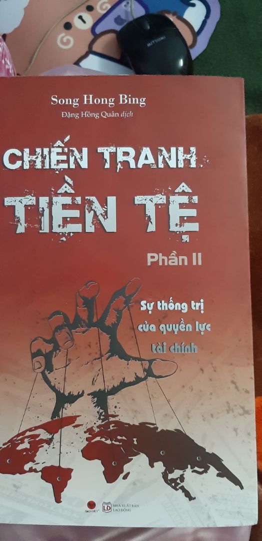 sách dày, to và nặng hơn mình nghĩ =))) ở ngoài nom ẻm cũng khá đẹp mã =)))) bookmark ok. nội dung chưa đọc nhưng nghe nói là rất khách quan và rất hay, dịch thuật thì đợi đọc mới kiểm chứng được. nhma giao nhanh, shipper dễ thương cho mình thiếu 1k. đang dính covid ở nhà cách ly đọc em nó nâng tầm hiểu biết bản thân. nói chung là 5 saooooo