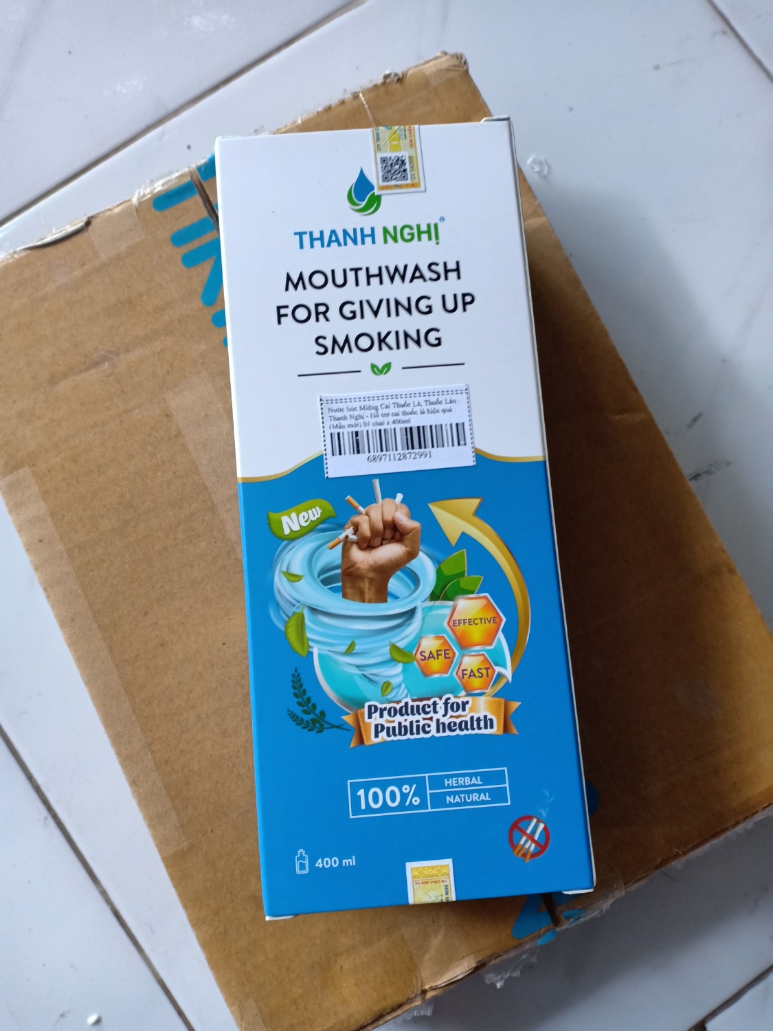 Nước cai thuốc viết nội dung rõ ràng, dễ hiểu, hàng nhận đúng hình, chính hãng (đã *** hàng chính hãng thật sự). Khoái nhất là hàng còn mới, ko bị móp méo, Tiki hiện có cải thiện đóng gói kỹ càng. Về giao hàng thì cực nhanh lại đc miễn ship, chiều đặt mà sáng hôm sau đã nhận đc rồi. Lần trước mình dùng 5 ngày là cai được thuốc, lần này mua dùm thằng bạn (nó nhận hàng mừng quá vì rẻ hơn bên ngoài lại chính hãng nên mình vui quá ngồi viết đánh giá chơi). Thôi cảm ơn Tiki nhiều, cám ơn shop bán hàng Chợ Làm đẹp, nhớ giữ giá tốt như này hoài cho mn dùng nhe và phải bán hàng chính hãng như này hoài luôn nhe.hehe. Lần sau có mua dùm ai nữa mình sẽ mua shop này cho an tâm.bye