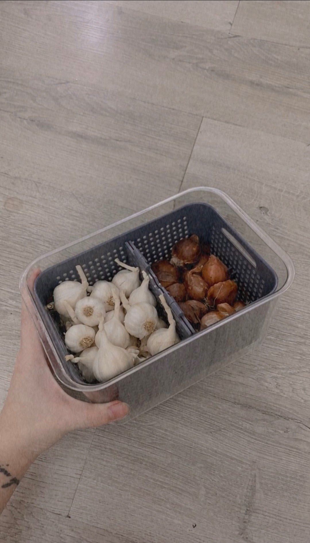 Hộp nhựa dày dặn, hàng đẹp, có ngăn chia rất tiện. nên mua ạ