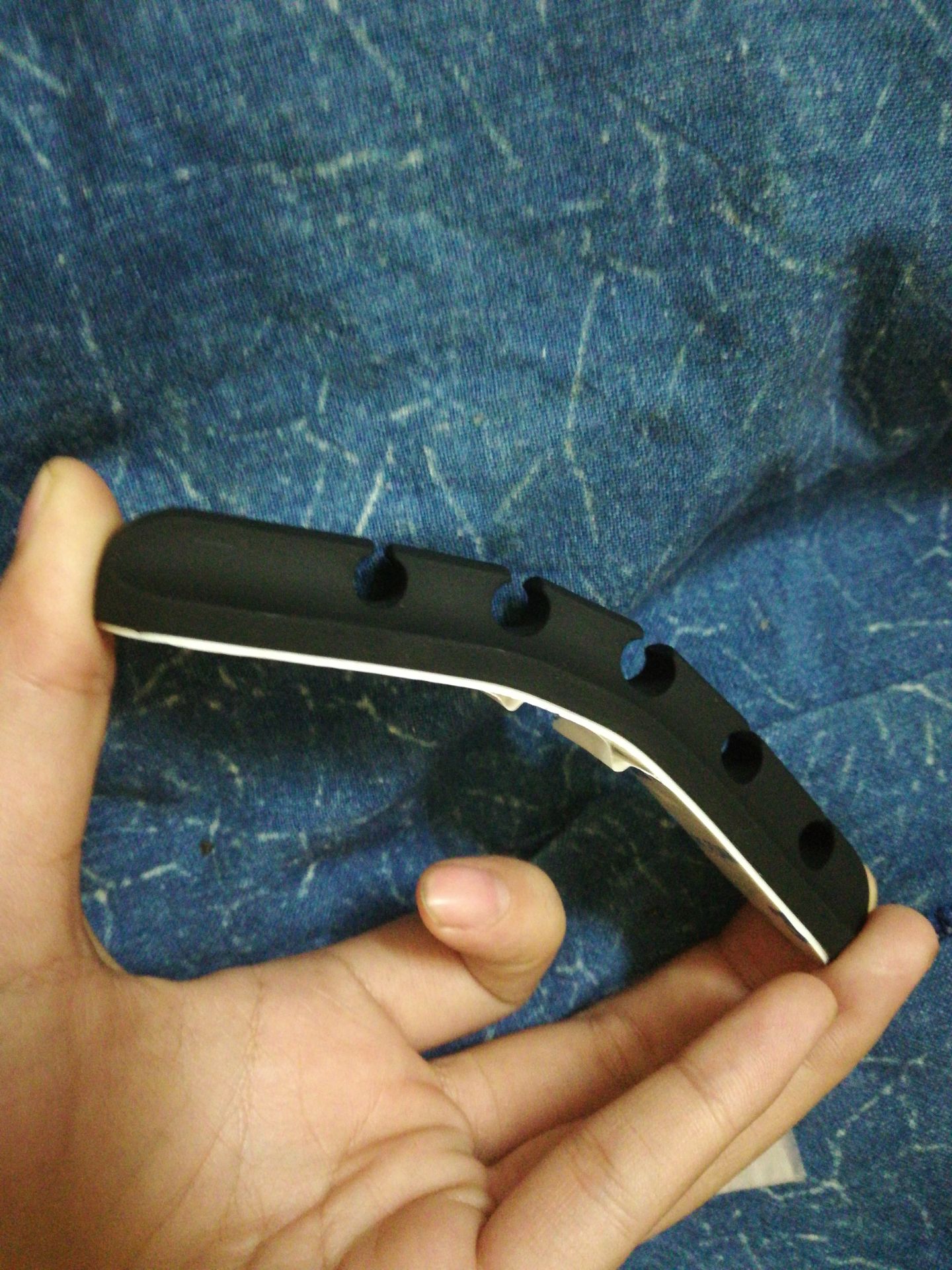 Uốn cong được, phù hợp với giá tiền