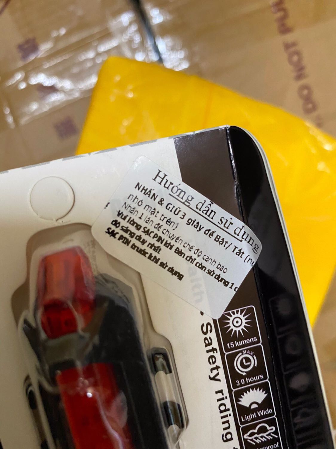 Shop ghi chú cẩn thận sợ khách ko biết cách sử dụng. Có cải thiện bao bì so với trc. +10 điểm. Đèn sáng đẹp rõ ổn áp