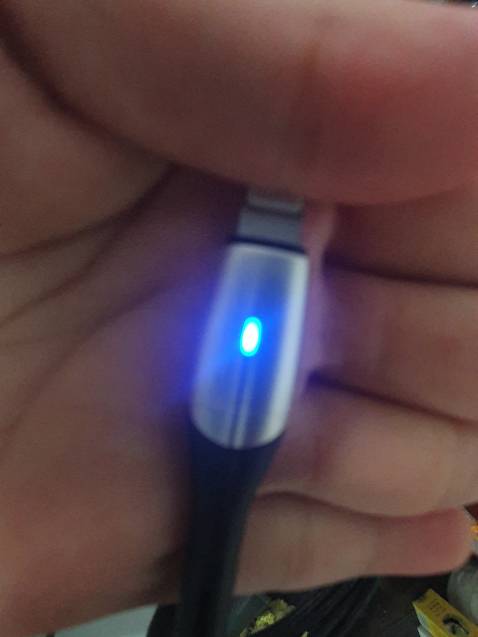 Có đèn báo hiệu và sạc nhanh, Sản phẩm đẹp- cáp chắc chắn . Giá hợp lý