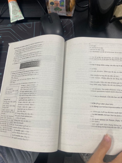 Sách có nhiều lỗi in ấn, giấy thì dở tệ