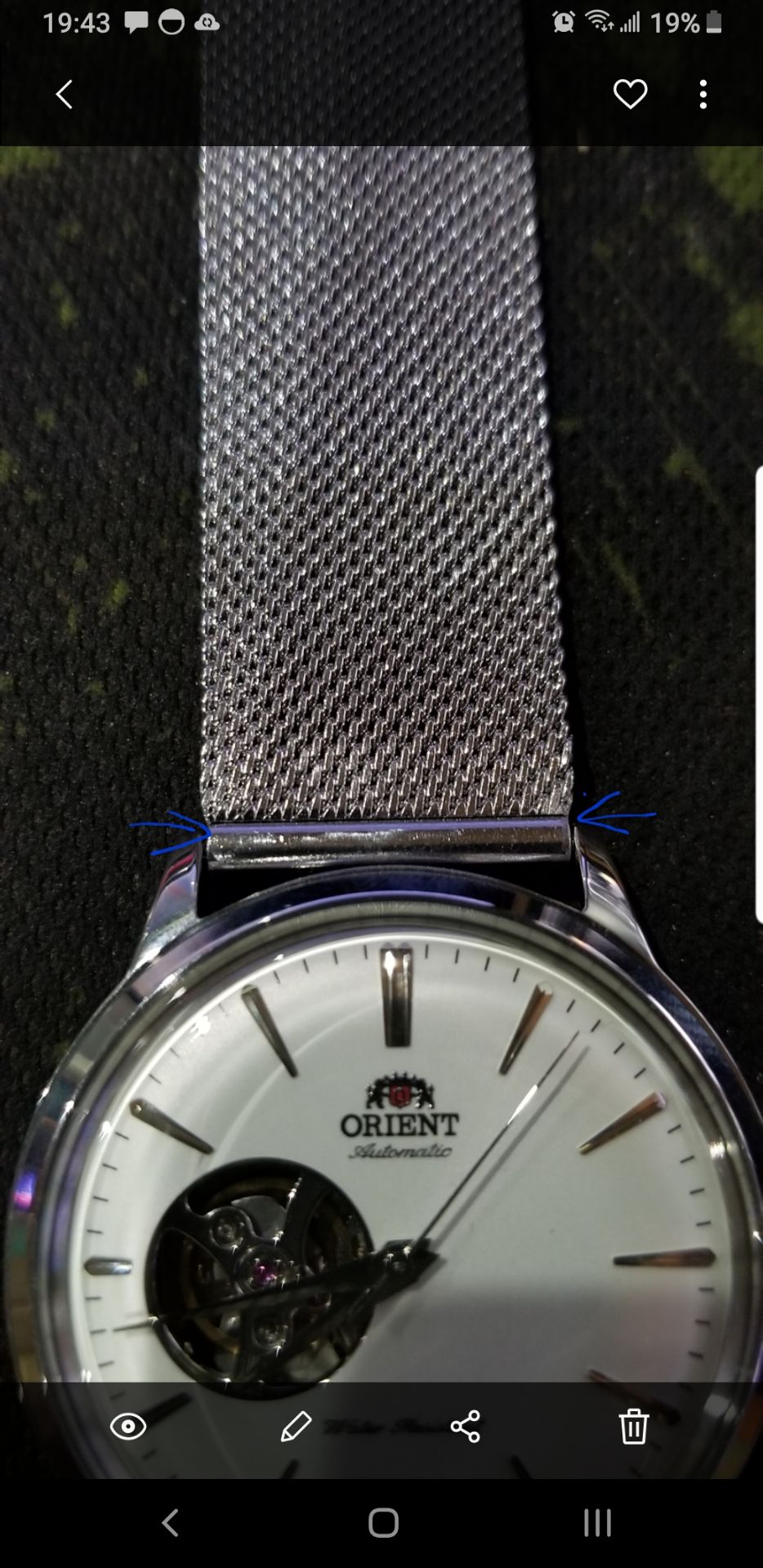 những người sau đặt dây chú ý cỡ của đồng hồ nha. nhiều hãng size lỡ như của mình 20.5mm. đặt giây này đúng chỉ có 19.5mm thôi nên hụt. đặt 22mm nhưng chỉ dc 21.5mm thôi. 21.5mm>20.5mm làm sao cho vừa nên mình đã dũa đi 1mm và dc hình trên. Dù sao cũng cảm ơn shop & TiKi ship nhanh