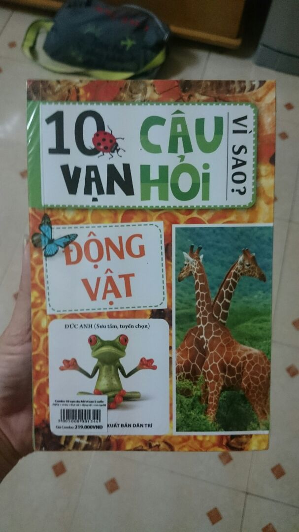 Đúng với tên bộ sách, nếu bạn hay thắc mắc tại sao, tại sao thì bạn đã tìm đúng đối tượng rồi. Bộ sách cung cấp kiến thức về 5 chủ đề nên bạn có thể thay đổi, nạp kiến thức về các chủ đề khác nhau trong tuần. Sách cũng không dày lắm, chất lượng giấy ổn. Giá lúc mình mua là 84k+, quá hợp lý luôn! ?