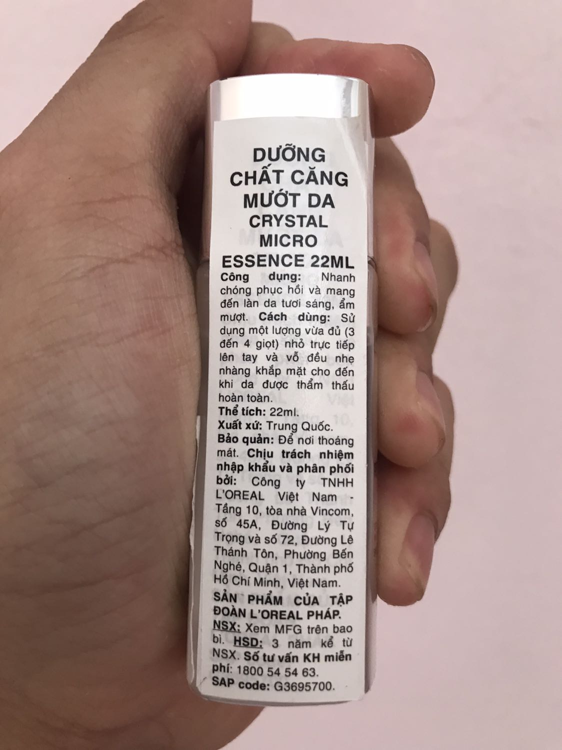 Sản phẩm có kèm theo quà là 1 chai dưỡng da dùng rất mướt. Còn về nước tẩy trang thì dùng lần đầu thấy rất dịu không kích ứng cho da dầu mụn và cảm giác da thì hết dầu, nhờn nhưng không có quá khô căn, thêm nữa bạn nào mua nhầm chai thì cũng đừng quá lo lắng vì chất lương 3 chai là khá tương đồng nhau.