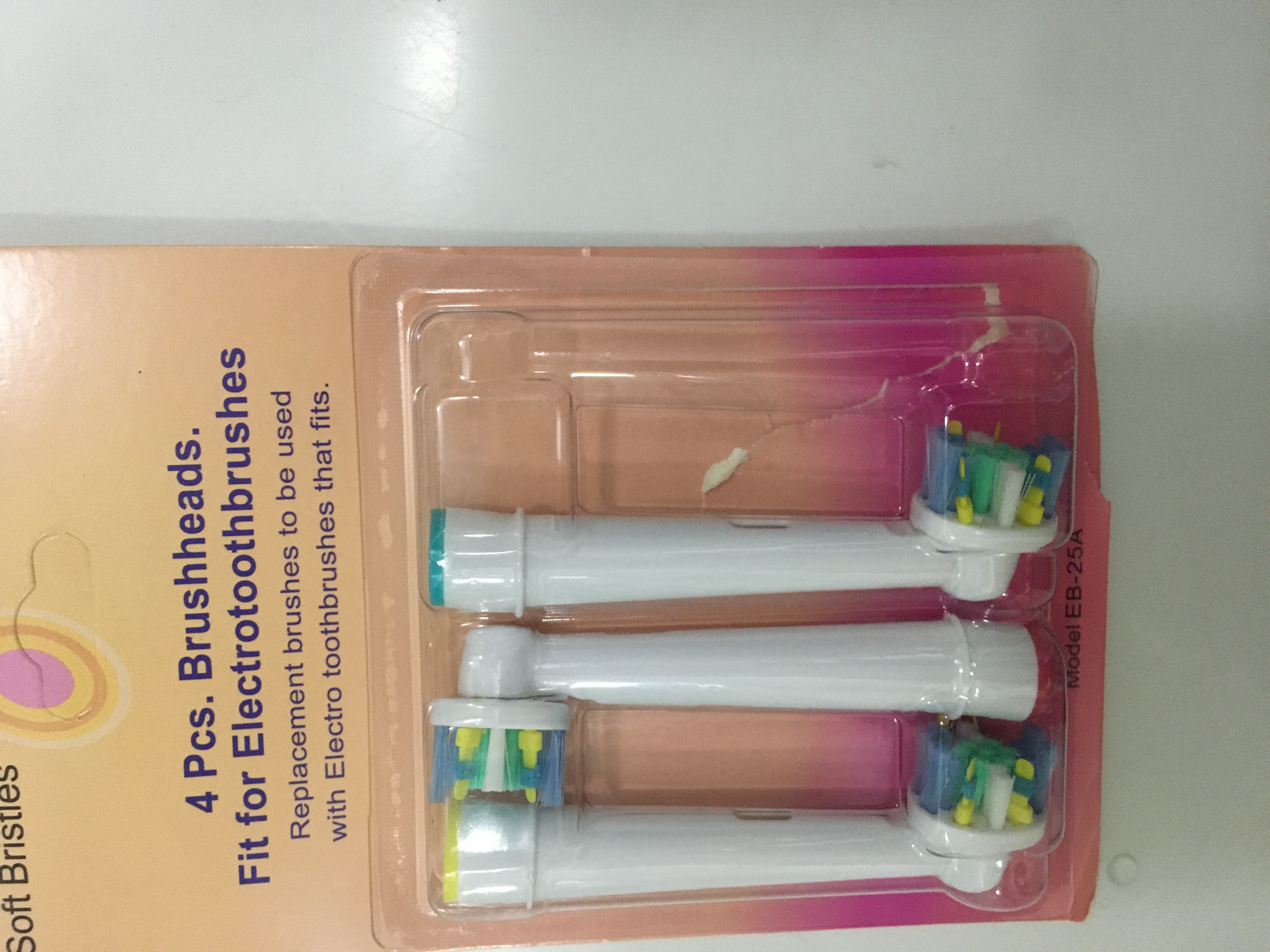 Mình đặt đầu bàn chải cho trẻ em nhưng Shop giao cho đầu bàn chải người lớn, 4 cái cùng một màu trắng như nhau. Rất thất vọng với cung cách bán hàng không trung thực của Shop. Mong Tiki thẩm định lại chất lượng sản phẩm của Shop nếu không muốn mất khách hàng.