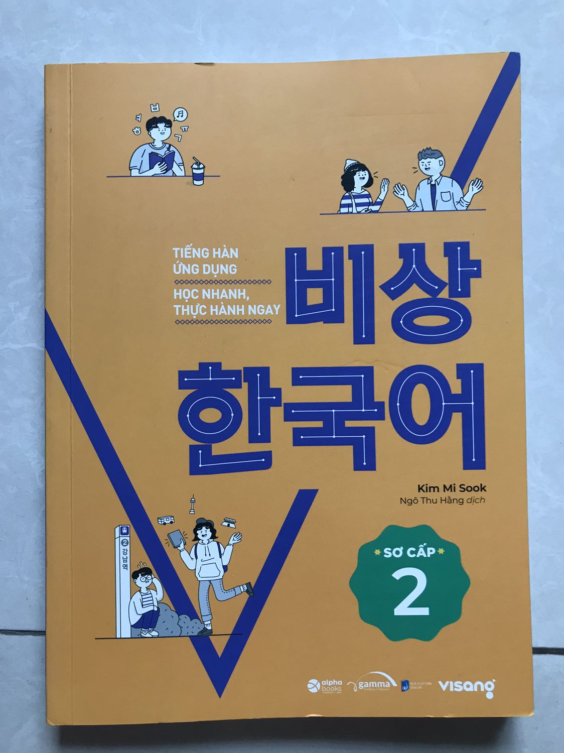 Vẫn là bộ sách huyền thoại để ôn luyện. Sách đủ 4 kỹ năng. Từ mới có chú thích nghĩa cuối trang. Hội thoại có script, bài tập có lời giải cụ thể. Quá hài lòng ! Vẫn là bộ sách huyền thoại để ôn luyện. Sách đủ 4 kỹ năng. Từ mới có chú thích nghĩa cuối trang. Hội thoại có script, bài tập có lời giải cụ thể. Quá hài lòng !