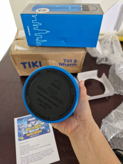 Bình rất đẹp. Hộp đóng gói có túi chống xốc nhưng vẫn bị bể, hên là cái bình ko bị trầy xước gì